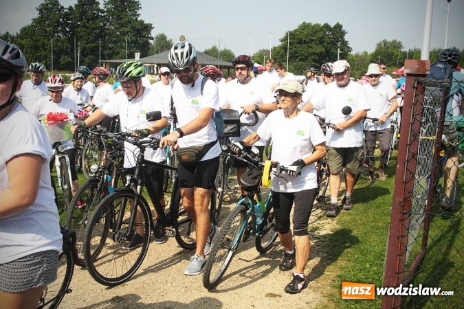 Zdjęcie w galerii na portalu naszwodzislaw.com: Około 600 rowerzystów na drogach naszego powiatu. Wystartował kolejny rajd  wiadomości z regionu