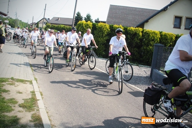 Zdjęcie w galerii na portalu naszwodzislaw.com: Około 600 rowerzystów na drogach naszego powiatu. Wystartował kolejny rajd  wiadomości z regionu