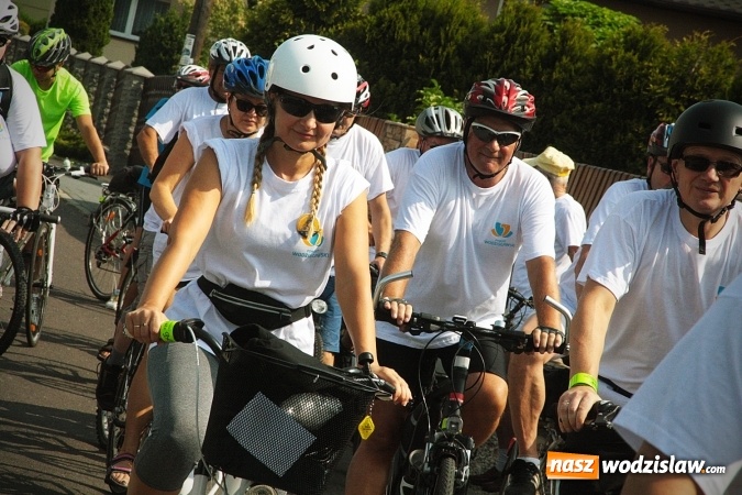 Zdjęcie w galerii na portalu naszwodzislaw.com: Około 600 rowerzystów na drogach naszego powiatu. Wystartował kolejny rajd  wiadomości z regionu