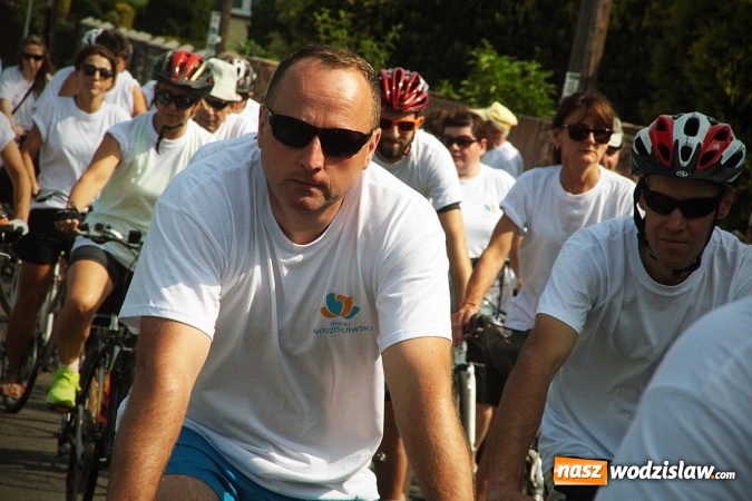 Zdjęcie w galerii na portalu naszwodzislaw.com: Około 600 rowerzystów na drogach naszego powiatu. Wystartował kolejny rajd  wiadomości z regionu