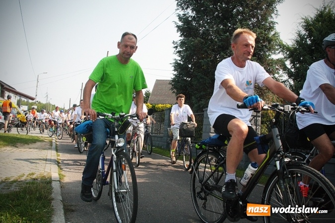 Zdjęcie w galerii na portalu naszwodzislaw.com: Około 600 rowerzystów na drogach naszego powiatu. Wystartował kolejny rajd  wiadomości z regionu