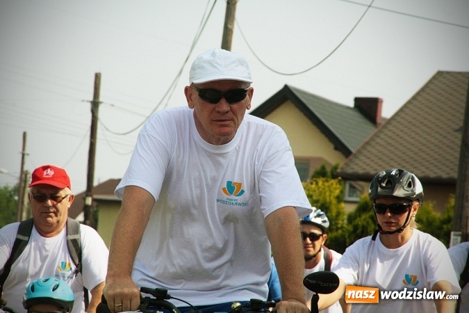 Zdjęcie w galerii na portalu naszwodzislaw.com: Około 600 rowerzystów na drogach naszego powiatu. Wystartował kolejny rajd  wiadomości z regionu
