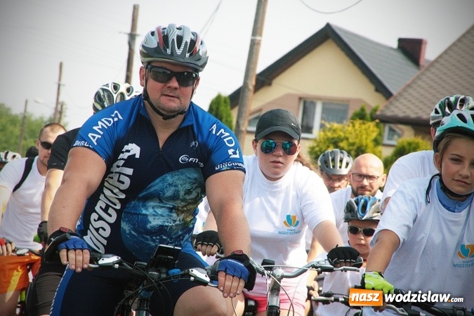 Zdjęcie w galerii na portalu naszwodzislaw.com: Około 600 rowerzystów na drogach naszego powiatu. Wystartował kolejny rajd  wiadomości z regionu