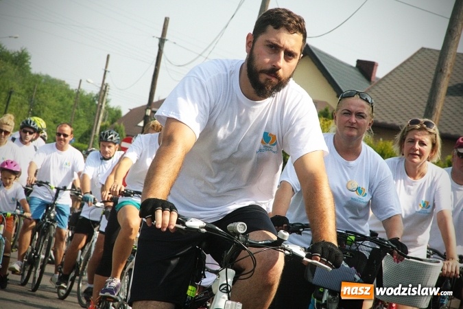 Zdjęcie w galerii na portalu naszwodzislaw.com: Około 600 rowerzystów na drogach naszego powiatu. Wystartował kolejny rajd  wiadomości z regionu