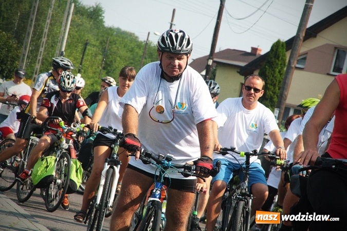Zdjęcie w galerii na portalu naszwodzislaw.com: Około 600 rowerzystów na drogach naszego powiatu. Wystartował kolejny rajd  wiadomości z regionu