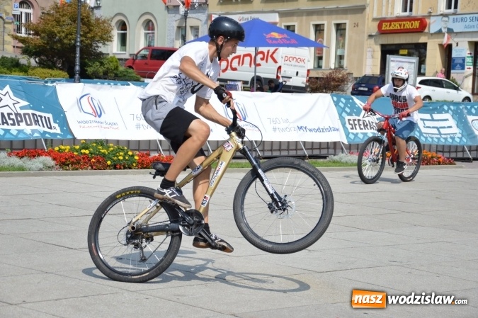 Zdjęcie w galerii na portalu naszwodzislaw.com: Drugi dzień Extreme Bike Tour na wodzisławskim Rynku wiadomości z regionu