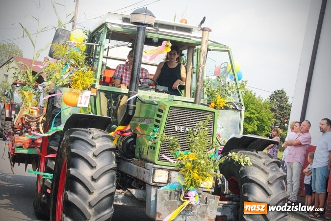Zdjęcie w galerii na portalu naszwodzislaw.com: Plon niesiemy, plon. W gospodarza dom. Dożynki w Marklowicach  wiadomości z regionu