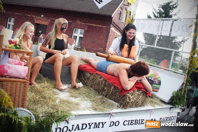 Zdjęcie w galerii na portalu naszwodzislaw.com: Plon niesiemy, plon. W gospodarza dom. Dożynki w Marklowicach  wiadomości z regionu