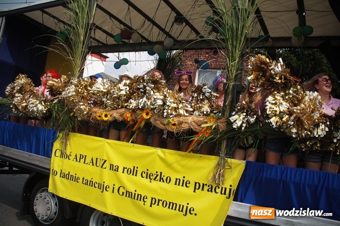 Zdjęcie w galerii na portalu naszwodzislaw.com: Plon niesiemy, plon. W gospodarza dom. Dożynki w Marklowicach  wiadomości z regionu