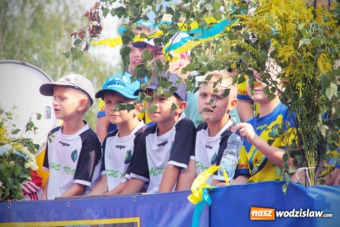 Zdjęcie w galerii na portalu naszwodzislaw.com: Plon niesiemy, plon. W gospodarza dom. Dożynki w Marklowicach  wiadomości z regionu