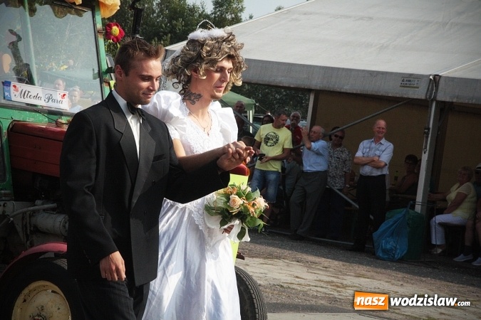 Zdjęcie w galerii na portalu naszwodzislaw.com: Plon niesiemy, plon. W gospodarza dom. Dożynki w Marklowicach  wiadomości z regionu