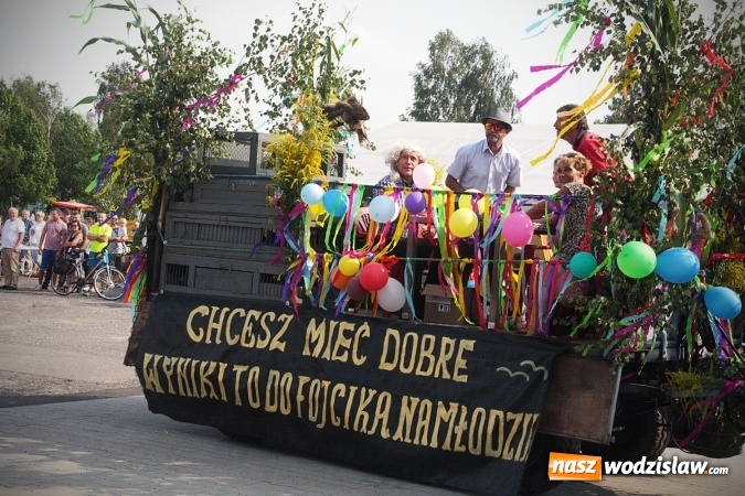 Zdjęcie w galerii na portalu naszwodzislaw.com: Plon niesiemy, plon. W gospodarza dom. Dożynki w Marklowicach  wiadomości z regionu