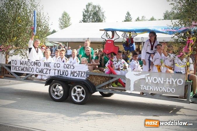 Zdjęcie w galerii na portalu naszwodzislaw.com: Plon niesiemy, plon. W gospodarza dom. Dożynki w Marklowicach  wiadomości z regionu