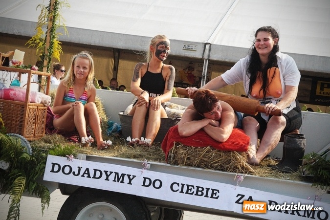 Zdjęcie w galerii na portalu naszwodzislaw.com: Plon niesiemy, plon. W gospodarza dom. Dożynki w Marklowicach  wiadomości z regionu