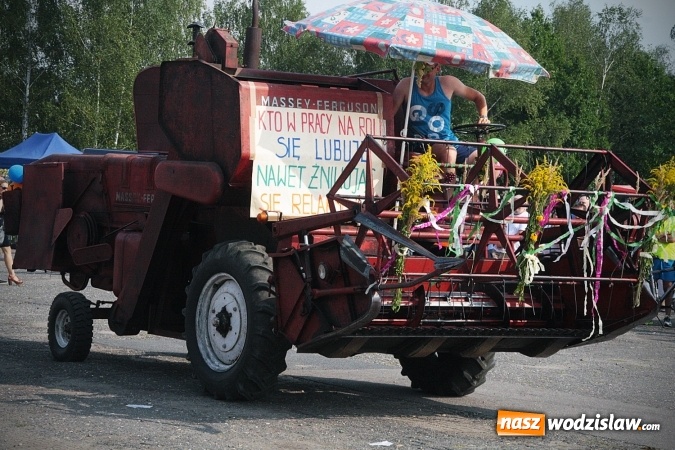 Zdjęcie w galerii na portalu naszwodzislaw.com: Plon niesiemy, plon. W gospodarza dom. Dożynki w Marklowicach  wiadomości z regionu