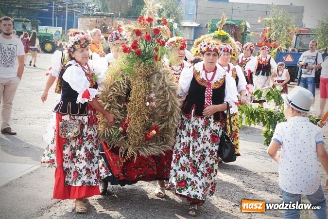 Zdjęcie w galerii na portalu naszwodzislaw.com: Plon niesiemy, plon. W gospodarza dom. Dożynki w Marklowicach  wiadomości z regionu