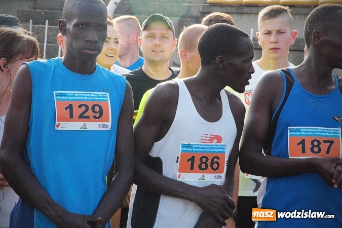 Zdjęcie w galerii na portalu naszwodzislaw.com: Kenijczycy zwycięzcami XXV Biegu Ulicznego o Puchar Burmistrza Miasta Rydułtowy  wiadomości z regionu
