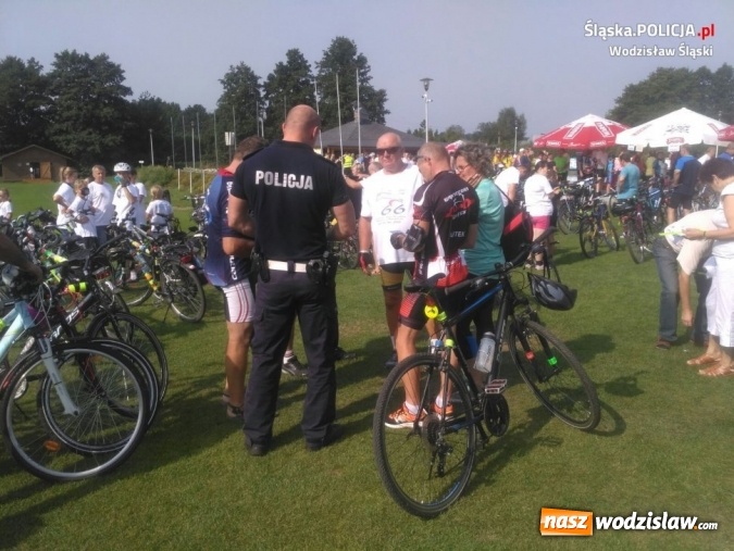 Zdjęcie w galerii na portalu naszwodzislaw.com: Policjanci o bezpieczeństwie podczas rajdu rowerowego  wiadomości z regionu