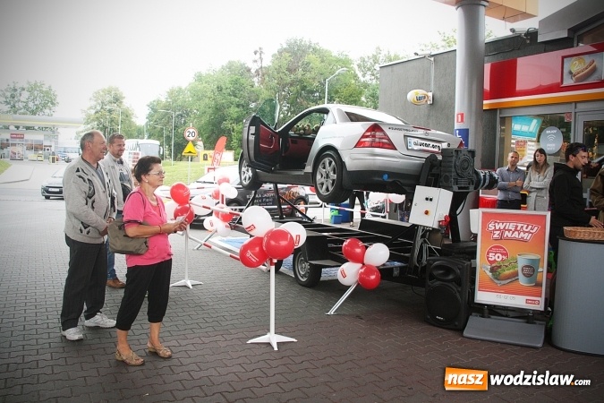 Zdjęcie w galerii na portalu naszwodzislaw.com: Przy Witosa 24 powitano nową markę paliwową. Circle K zastąpiła Statoil  wiadomości z regionu