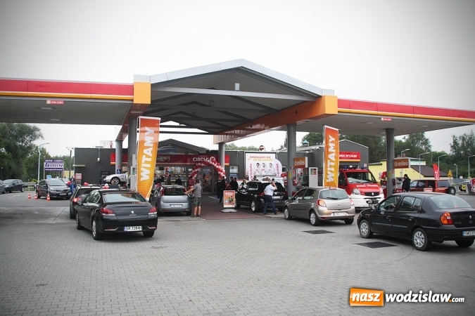 Zdjęcie w galerii na portalu naszwodzislaw.com: Przy Witosa 24 powitano nową markę paliwową. Circle K zastąpiła Statoil  wiadomości z regionu