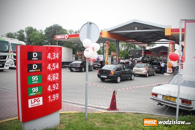 Zdjęcie w galerii na portalu naszwodzislaw.com: Przy Witosa 24 powitano nową markę paliwową. Circle K zastąpiła Statoil  wiadomości z regionu