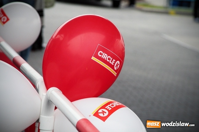 Zdjęcie w galerii na portalu naszwodzislaw.com: Przy Witosa 24 powitano nową markę paliwową. Circle K zastąpiła Statoil  wiadomości z regionu