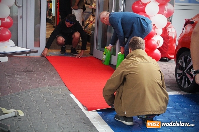 Zdjęcie w galerii na portalu naszwodzislaw.com: Przy Witosa 24 powitano nową markę paliwową. Circle K zastąpiła Statoil  wiadomości z regionu
