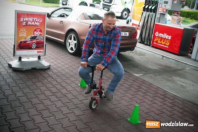 Zdjęcie w galerii na portalu naszwodzislaw.com: Przy Witosa 24 powitano nową markę paliwową. Circle K zastąpiła Statoil  wiadomości z regionu