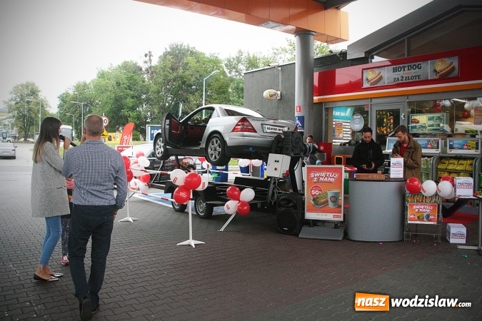 Zdjęcie w galerii na portalu naszwodzislaw.com: Przy Witosa 24 powitano nową markę paliwową. Circle K zastąpiła Statoil  wiadomości z regionu