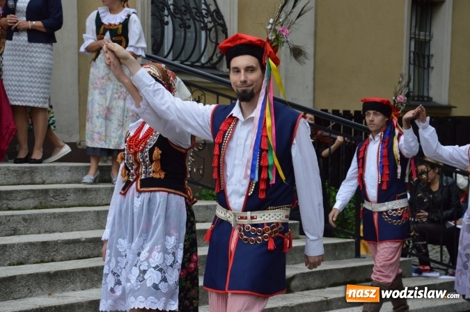 Zdjęcie w galerii na portalu naszwodzislaw.com: Wesele w parku miejskim, czyli Narodowe Czytanie w Wodzisławiu  wiadomości z regionu