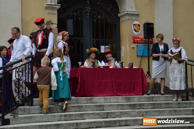Zdjęcie w galerii na portalu naszwodzislaw.com: Wesele w parku miejskim, czyli Narodowe Czytanie w Wodzisławiu  wiadomości z regionu