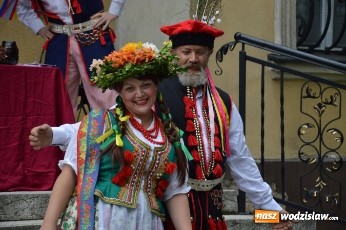 Zdjęcie w galerii na portalu naszwodzislaw.com: Wesele w parku miejskim, czyli Narodowe Czytanie w Wodzisławiu  wiadomości z regionu