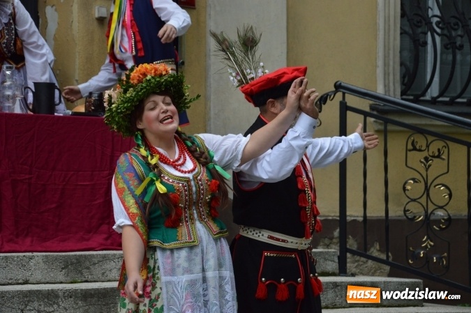 Zdjęcie w galerii na portalu naszwodzislaw.com: Wesele w parku miejskim, czyli Narodowe Czytanie w Wodzisławiu  wiadomości z regionu