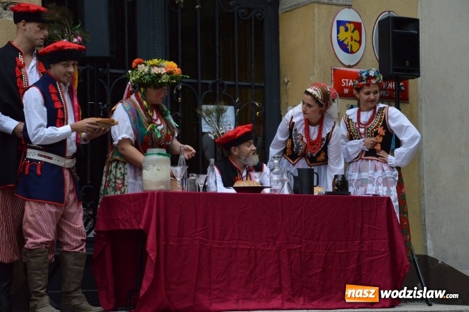 Zdjęcie w galerii na portalu naszwodzislaw.com: Wesele w parku miejskim, czyli Narodowe Czytanie w Wodzisławiu  wiadomości z regionu