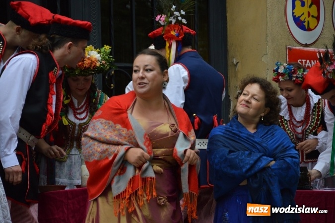 Zdjęcie w galerii na portalu naszwodzislaw.com: Wesele w parku miejskim, czyli Narodowe Czytanie w Wodzisławiu  wiadomości z regionu