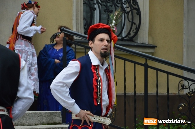 Zdjęcie w galerii na portalu naszwodzislaw.com: Wesele w parku miejskim, czyli Narodowe Czytanie w Wodzisławiu  wiadomości z regionu