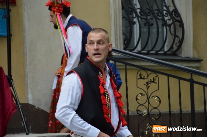 Zdjęcie w galerii na portalu naszwodzislaw.com: Wesele w parku miejskim, czyli Narodowe Czytanie w Wodzisławiu  wiadomości z regionu