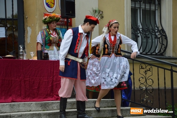 Zdjęcie w galerii na portalu naszwodzislaw.com: Wesele w parku miejskim, czyli Narodowe Czytanie w Wodzisławiu  wiadomości z regionu