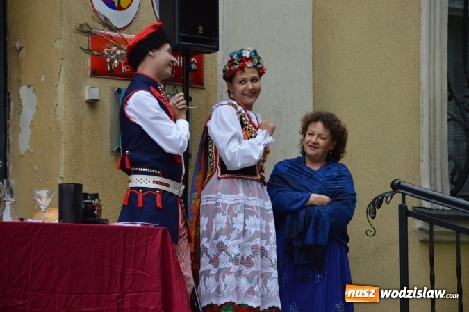 Zdjęcie w galerii na portalu naszwodzislaw.com: Wesele w parku miejskim, czyli Narodowe Czytanie w Wodzisławiu  wiadomości z regionu
