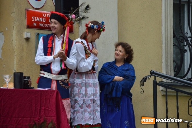 Zdjęcie w galerii na portalu naszwodzislaw.com: Wesele w parku miejskim, czyli Narodowe Czytanie w Wodzisławiu  wiadomości z regionu