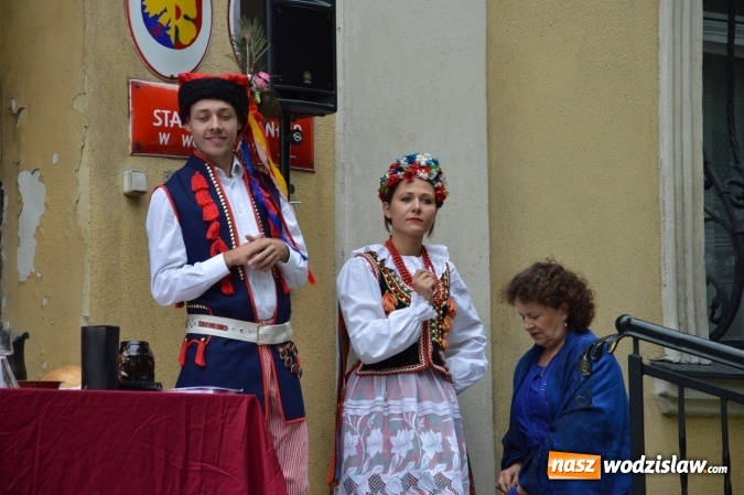 Zdjęcie w galerii na portalu naszwodzislaw.com: Wesele w parku miejskim, czyli Narodowe Czytanie w Wodzisławiu  wiadomości z regionu