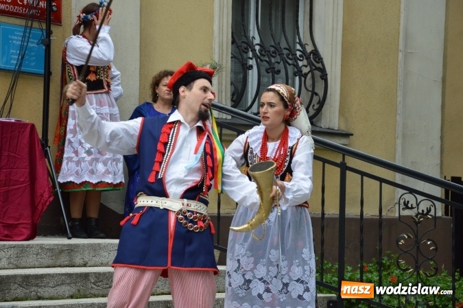 Zdjęcie w galerii na portalu naszwodzislaw.com: Wesele w parku miejskim, czyli Narodowe Czytanie w Wodzisławiu  wiadomości z regionu