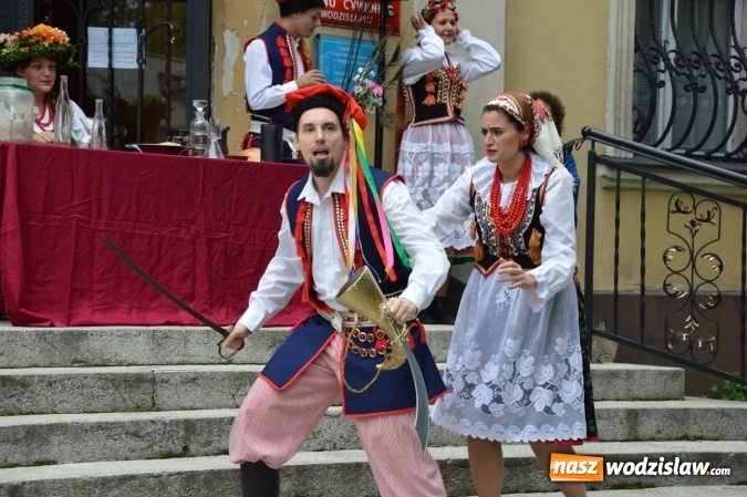 Zdjęcie w galerii na portalu naszwodzislaw.com: Wesele w parku miejskim, czyli Narodowe Czytanie w Wodzisławiu  wiadomości z regionu