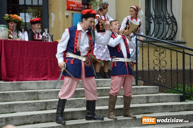 Zdjęcie w galerii na portalu naszwodzislaw.com: Wesele w parku miejskim, czyli Narodowe Czytanie w Wodzisławiu  wiadomości z regionu