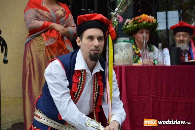 Zdjęcie w galerii na portalu naszwodzislaw.com: Wesele w parku miejskim, czyli Narodowe Czytanie w Wodzisławiu  wiadomości z regionu
