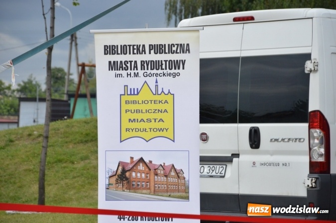 Zdjęcie w galerii na portalu naszwodzislaw.com: Narodowe czytanie na Rydułtowskiej Fikołkowni Rafa  wiadomości z regionu
