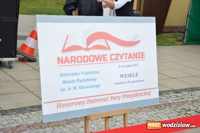 Zdjęcie w galerii na portalu naszwodzislaw.com: Narodowe czytanie na Rydułtowskiej Fikołkowni Rafa  wiadomości z regionu