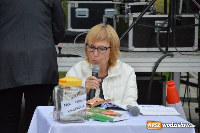 Zdjęcie w galerii na portalu naszwodzislaw.com: Narodowe czytanie na Rydułtowskiej Fikołkowni Rafa  wiadomości z regionu