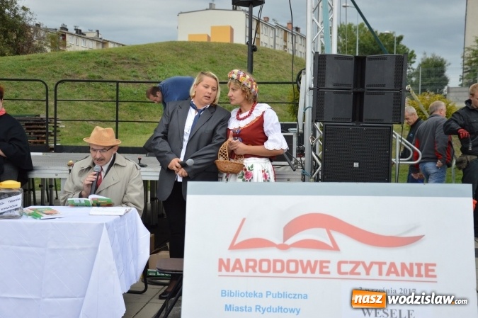 Zdjęcie w galerii na portalu naszwodzislaw.com: Narodowe czytanie na Rydułtowskiej Fikołkowni Rafa  wiadomości z regionu