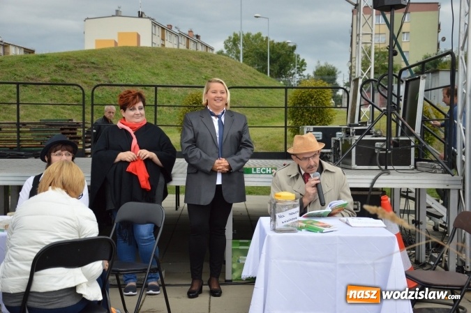 Zdjęcie w galerii na portalu naszwodzislaw.com: Narodowe czytanie na Rydułtowskiej Fikołkowni Rafa  wiadomości z regionu